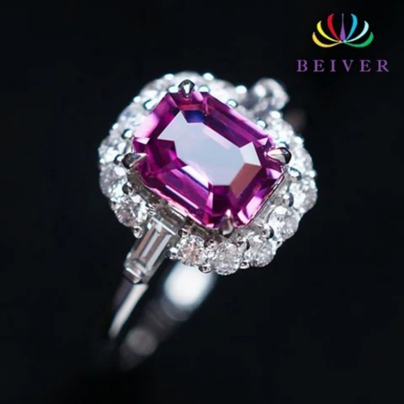 Woman's Ring - Picture 2 of 4